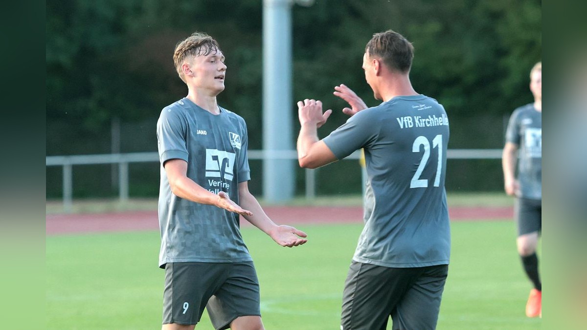 Der VfB Bottrop und der VfB Kirchhellen trennen sich in einem Testspiel im Jahnstadion 2:2. VfB Bottrop gegen VfB Kirchhellen