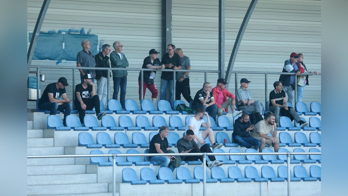 Der VfB Bottrop und der VfB Kirchhellen trennen sich in einem Testspiel im Jahnstadion 2:2. VfB Bottrop gegen VfB Kirchhellen