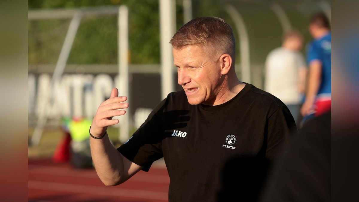 Der VfB Bottrop und der VfB Kirchhellen trennen sich in einem Testspiel im Jahnstadion 2:2. VfB Bottrop gegen VfB Kirchhellen