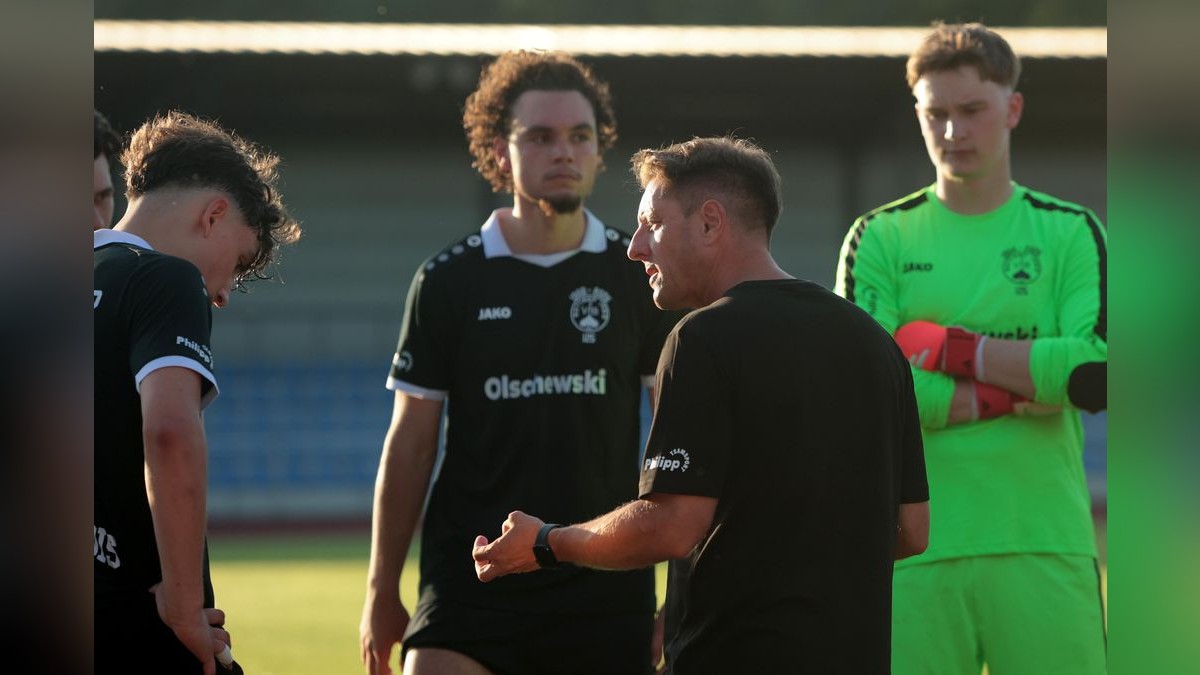 Der VfB Bottrop und der VfB Kirchhellen trennen sich in einem Testspiel im Jahnstadion 2:2. VfB Bottrop gegen VfB Kirchhellen
