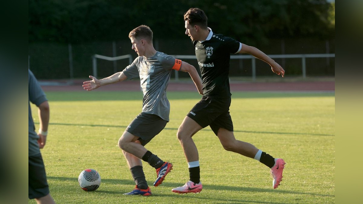 Der VfB Bottrop und der VfB Kirchhellen trennen sich in einem Testspiel im Jahnstadion 2:2. VfB Bottrop gegen VfB Kirchhellen