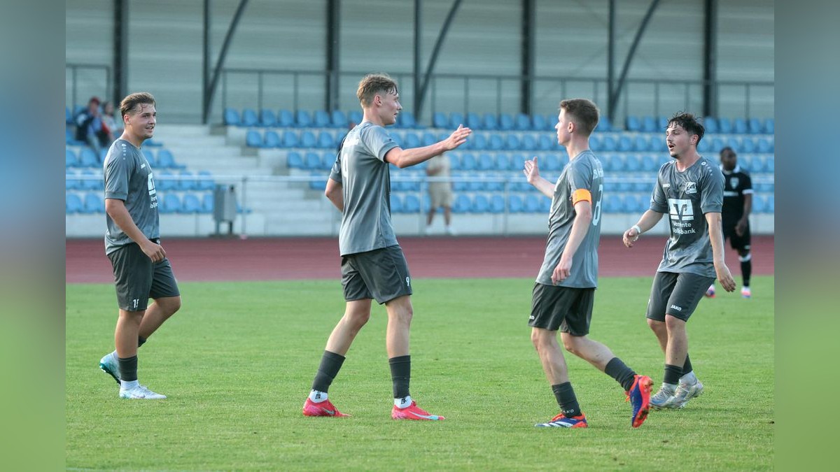 Der VfB Bottrop und der VfB Kirchhellen trennen sich in einem Testspiel im Jahnstadion 2:2. VfB Bottrop gegen VfB Kirchhellen