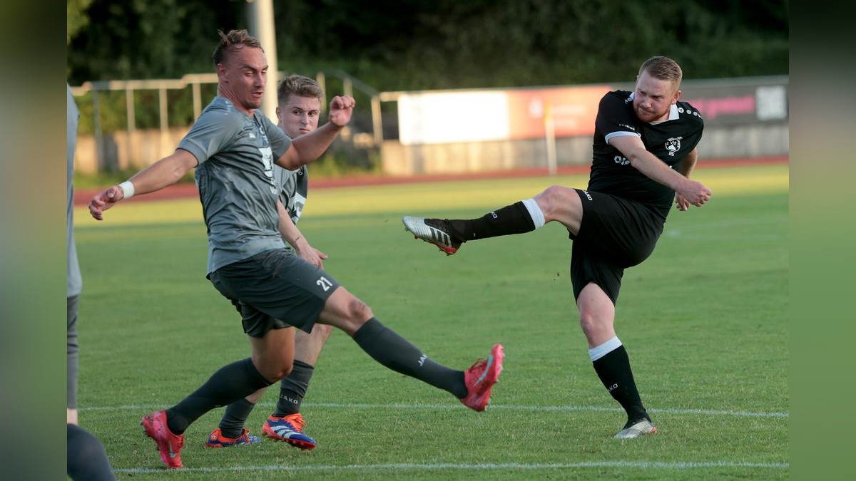 Der VfB Bottrop und der VfB Kirchhellen trennen sich in einem Testspiel im Jahnstadion 2:2. VfB Bottrop gegen VfB Kirchhellen
