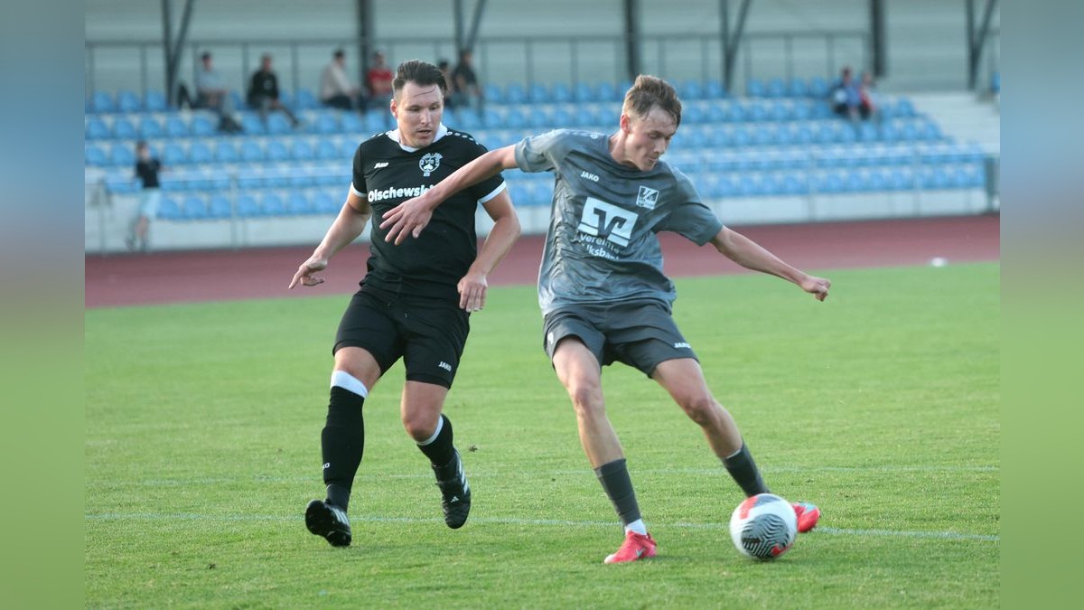Der VfB Bottrop und der VfB Kirchhellen trennen sich in einem Testspiel im Jahnstadion 2:2. VfB Bottrop gegen VfB Kirchhellen