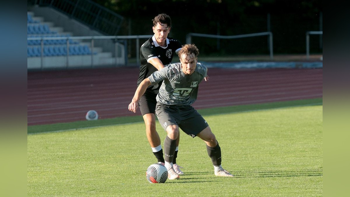 Der VfB Bottrop und der VfB Kirchhellen trennen sich in einem Testspiel im Jahnstadion 2:2. VfB Bottrop gegen VfB Kirchhellen