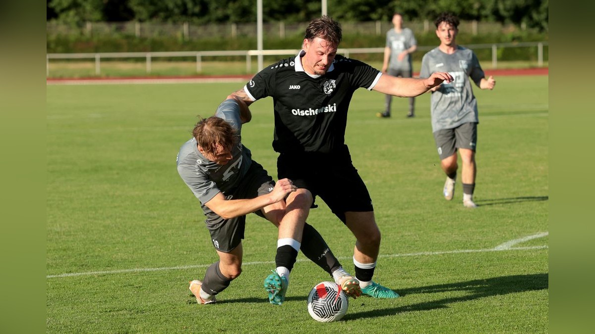 Der VfB Bottrop und der VfB Kirchhellen trennen sich in einem Testspiel im Jahnstadion 2:2. VfB Bottrop gegen VfB Kirchhellen