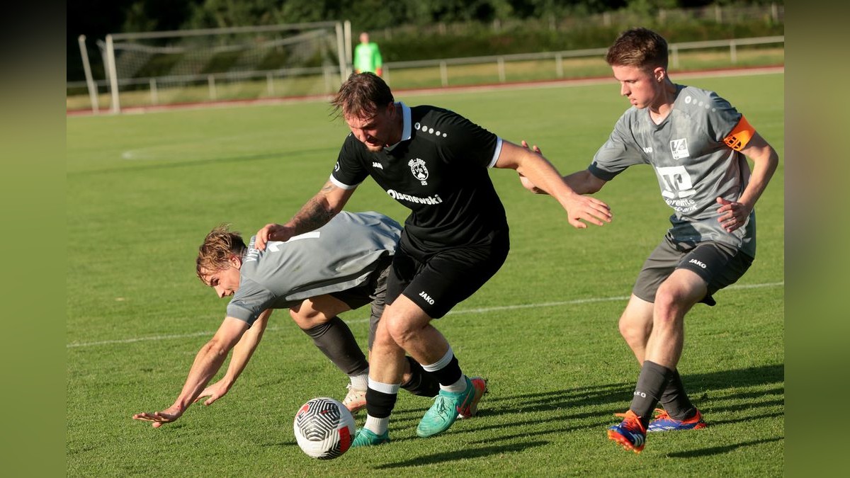 Der VfB Bottrop und der VfB Kirchhellen trennen sich in einem Testspiel im Jahnstadion 2:2. VfB Bottrop gegen VfB Kirchhellen