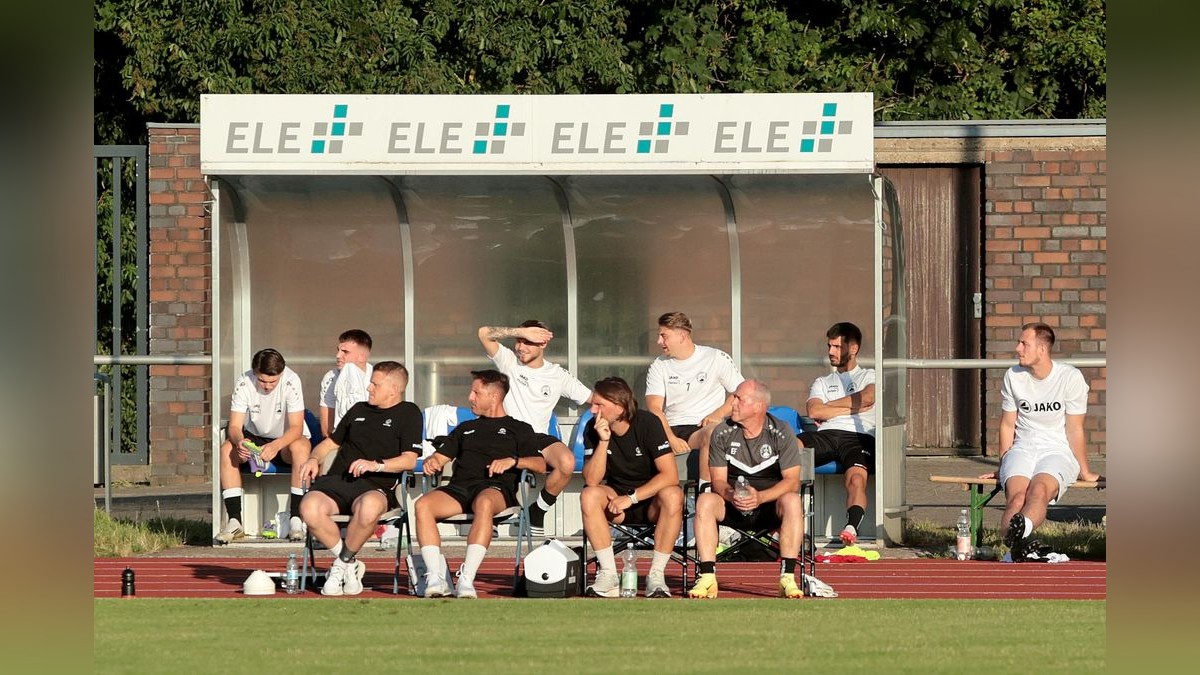 Der VfB Bottrop und der VfB Kirchhellen trennen sich in einem Testspiel im Jahnstadion 2:2. VfB Bottrop gegen VfB Kirchhellen