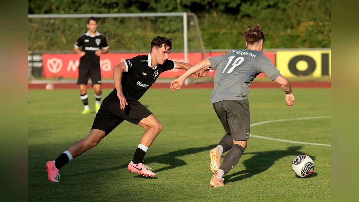 Der VfB Bottrop und der VfB Kirchhellen trennen sich in einem Testspiel im Jahnstadion 2:2. VfB Bottrop gegen VfB Kirchhellen