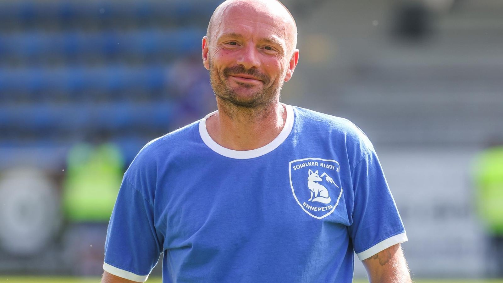 Sprung-mit-S04-Fahne-Kluti-ist-der-verr-ckteste-Schalker-in-Neustift