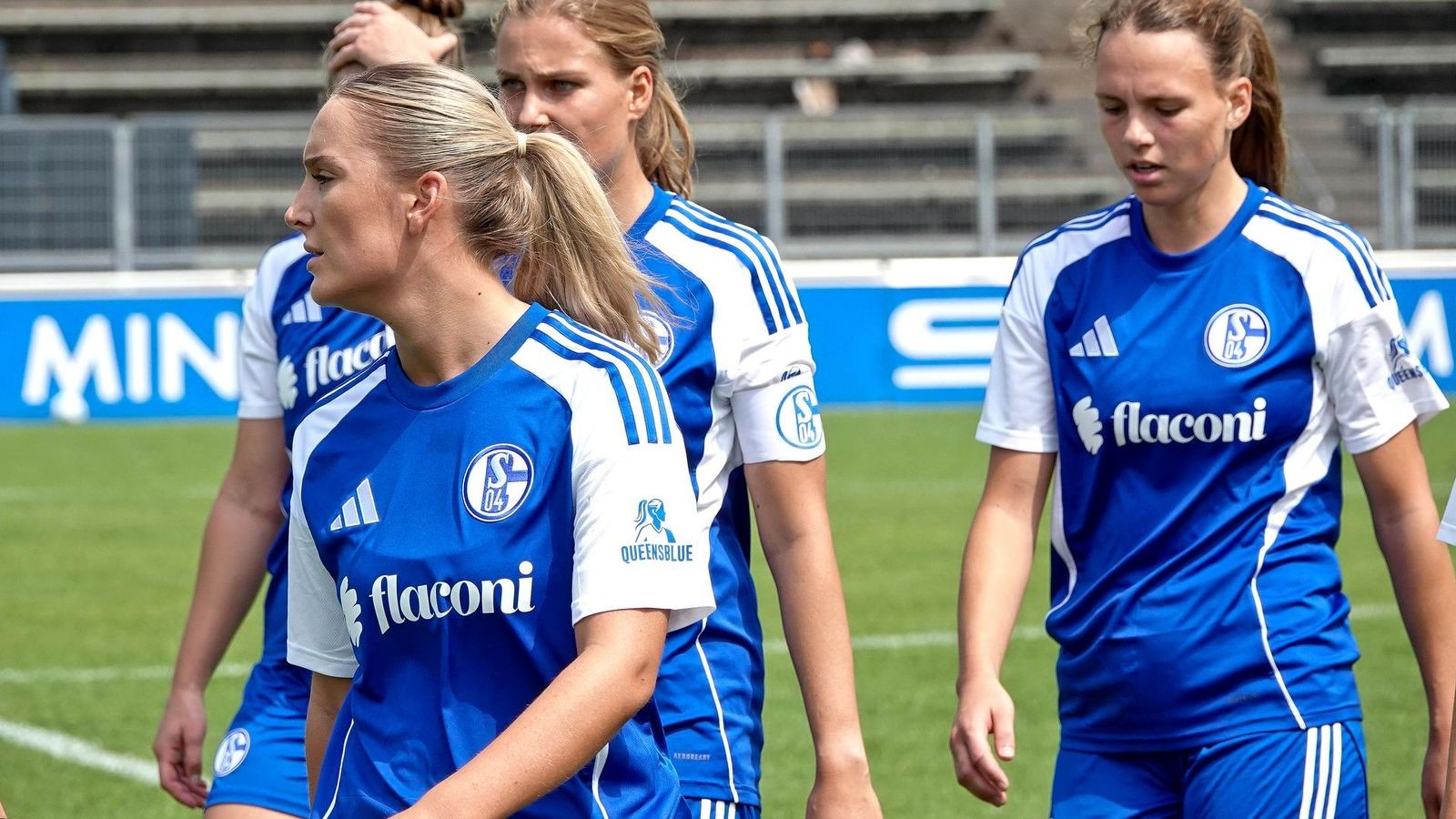 -M-dels-arbeiten-hart-1500-Fans-sehen-Schalkes-Frauen-Test-gegen-Genk