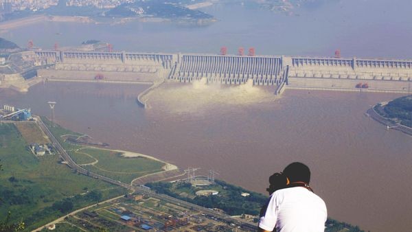 Kitajska začela gradnjo spornega mega-jezera v Tibetu
