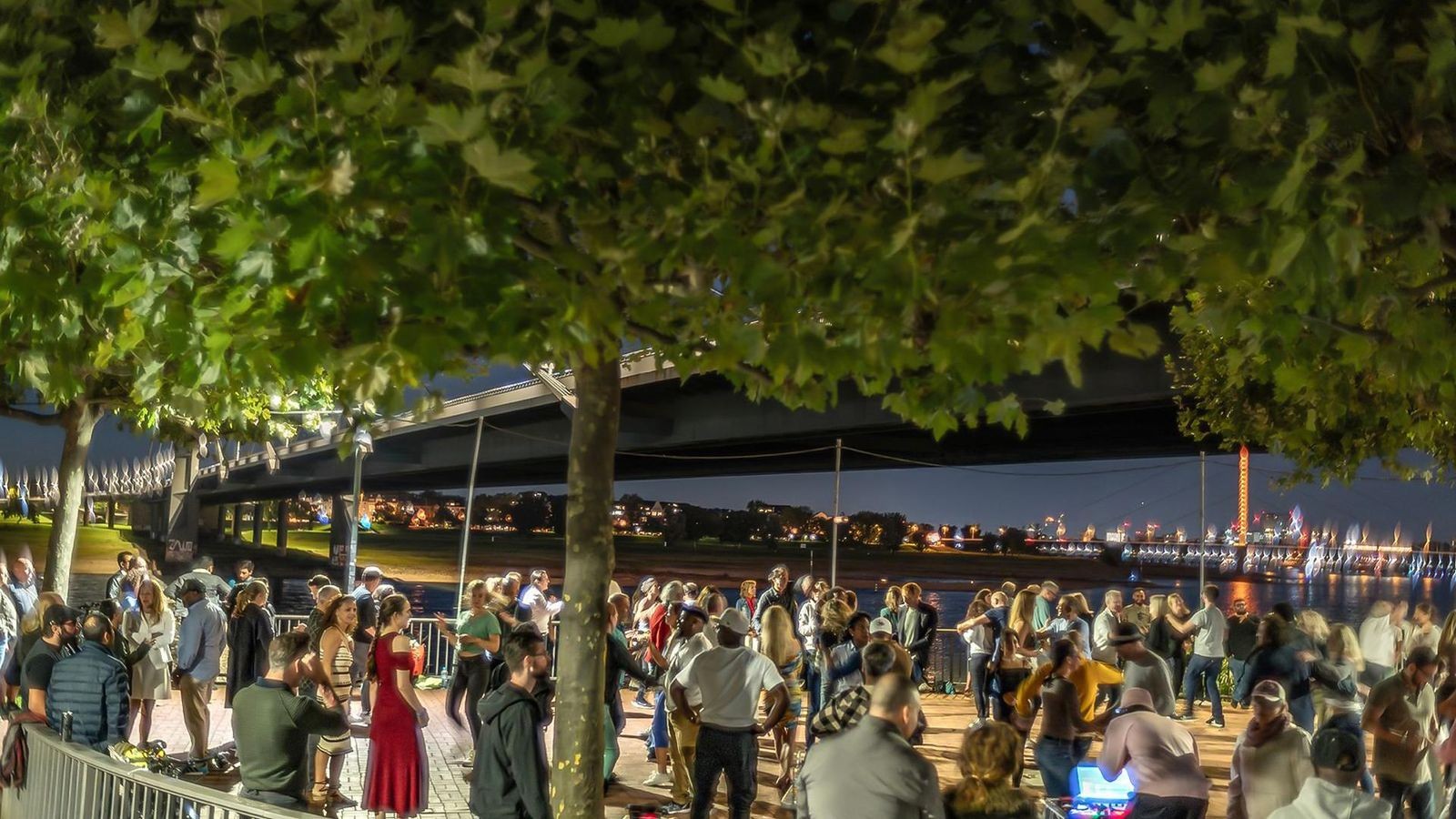 -Macht-uns-w-tend-Open-Air-T-nzer-bekommen-pl-tzlich-Platzverbot