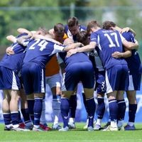 Die Spieler von Hertha BSC bilden vor dem Anpfiff des Testspiels gegen Bröndby im Trainingslager einen Kreis.
