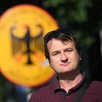 Jakub Wolinski steht auf der Stadtbrücke in Görlitz. Die Brücke verbindet Görlitz und der polnischen Nachbarstadt Zgorzelec. Jakub Wolinski