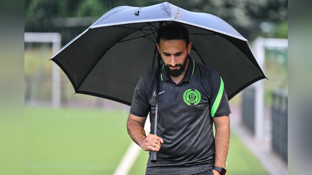 Trainer Yildirim Cihan und der TVD Velbert beschließen die Hinrunde am 14. Dezember mit einem Auswärtsspiel bei TuRU Düsseldorf. TVD Velbert Erstes Testspiel gegen den SC Sonnborn.