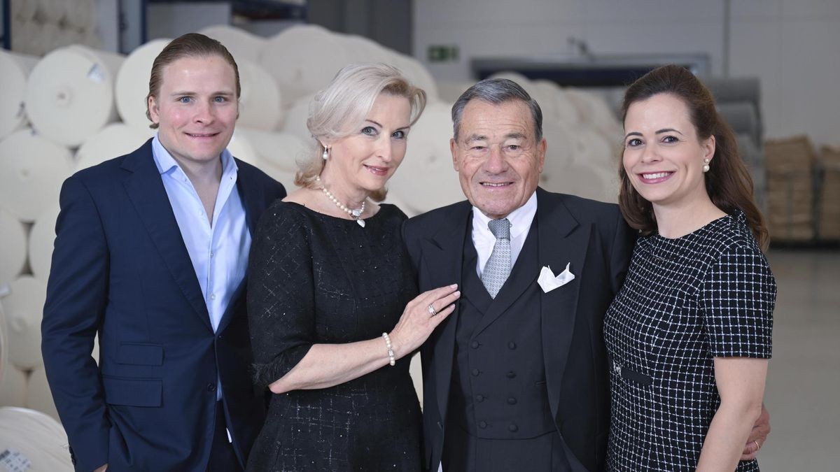 Umringt von seiner Familie: Wolfgang Grupp sind traditionelle Werte wichtig. Familie Grupp - Trigema