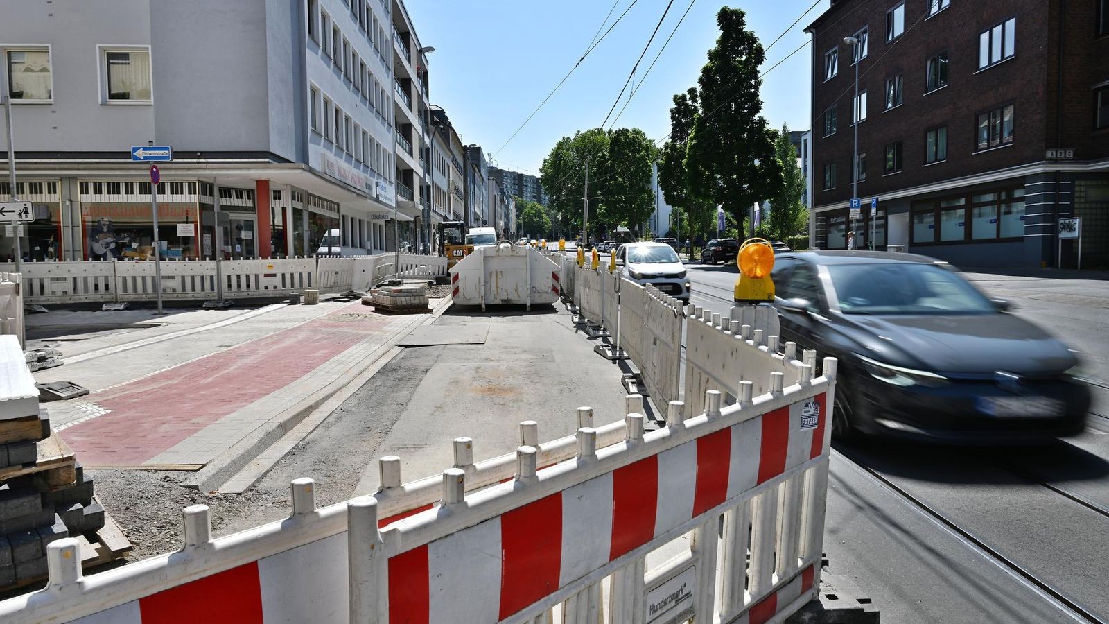 Kaiserstra-e-Radweg-bald-fertig-Autofahren-wieder-zweispurig