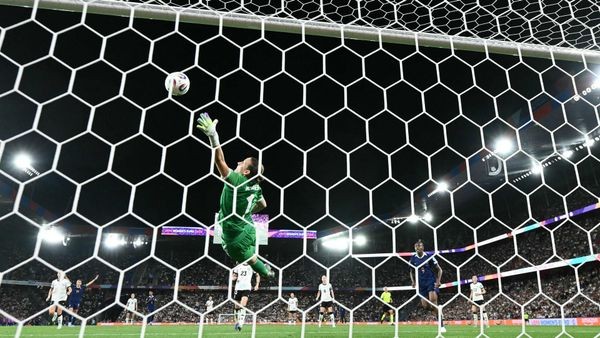 Ann-Katrin Berger: Eine der besten Paraden des Frauenfußballs