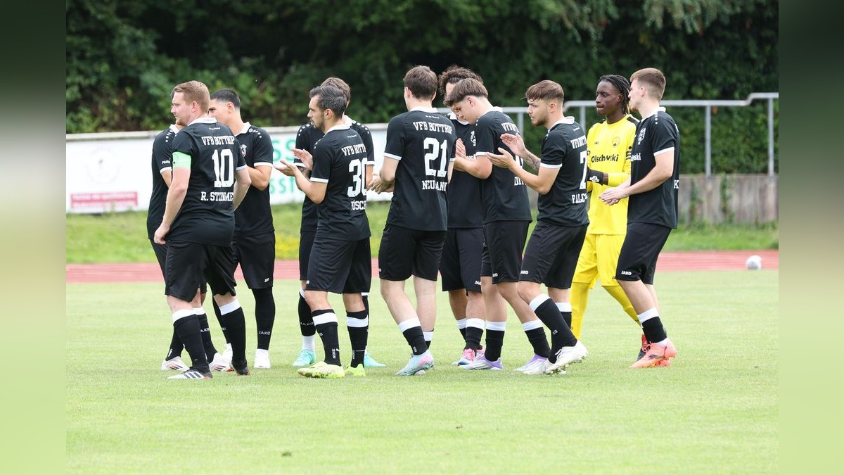 Der VfB Bottrop und der SC Westfalia Herne trennen sich in einem Testspiel 1:1 (0:0). Testspiel VfB Bottrop: VfB Bottrop - SC Westfalia Herne