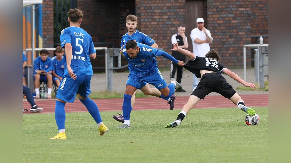 Der VfB Bottrop und der SC Westfalia Herne trennen sich in einem Testspiel 1:1 (0:0). Testspiel VfB Bottrop: VfB Bottrop - SC Westfalia Herne
