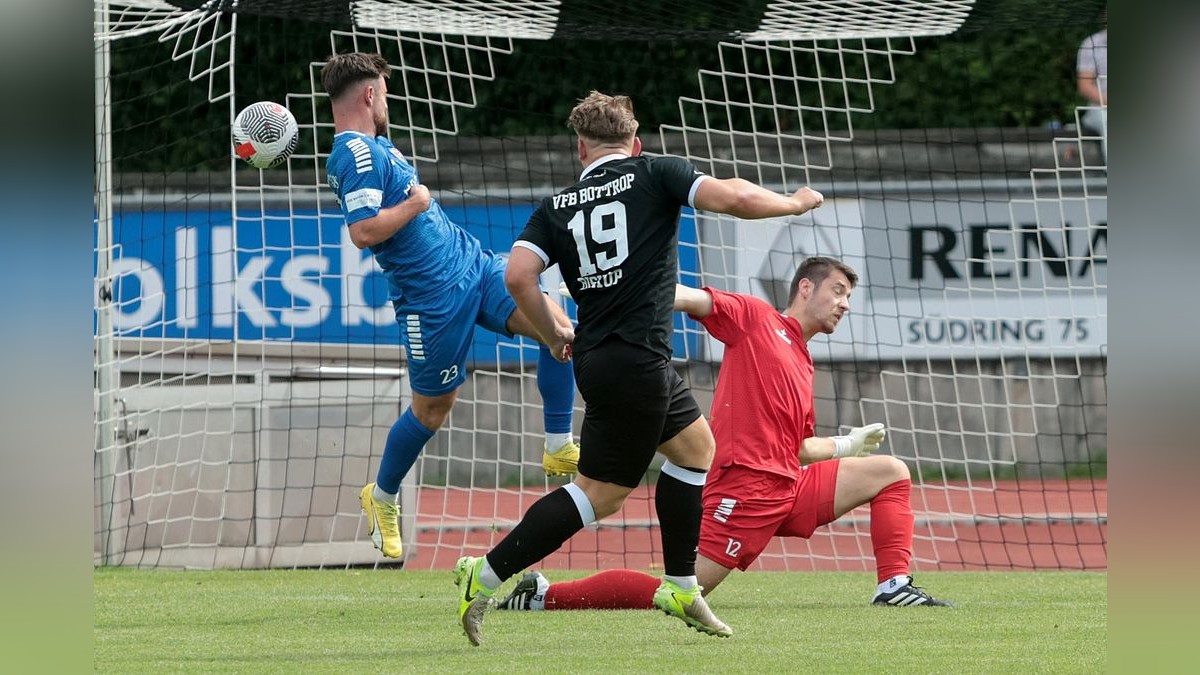 Der VfB Bottrop und der SC Westfalia Herne trennen sich in einem Testspiel 1:1 (0:0). VfB Bottrop gegen SC Westfalia Herne