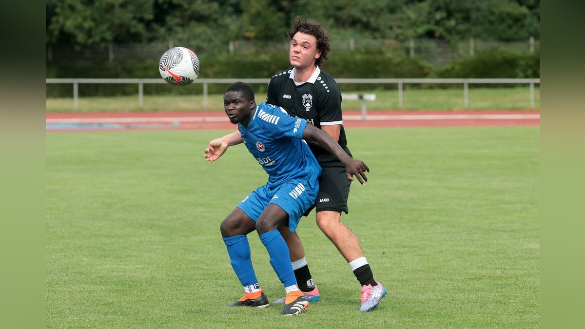 Der VfB Bottrop und der SC Westfalia Herne trennen sich in einem Testspiel 1:1 (0:0). VfB Bottrop gegen SC Westfalia Herne