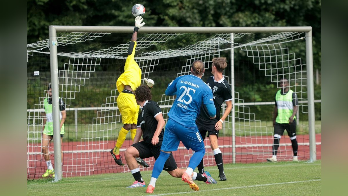 Der VfB Bottrop und der SC Westfalia Herne trennen sich in einem Testspiel 1:1 (0:0). VfB Bottrop gegen SC Westfalia Herne