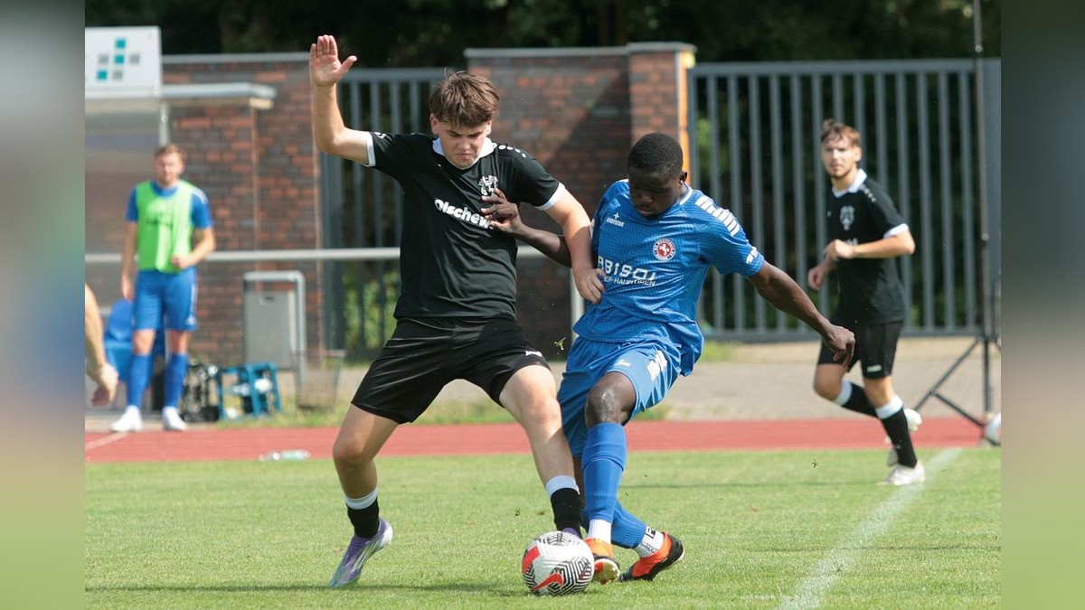 Der VfB Bottrop und der SC Westfalia Herne trennen sich in einem Testspiel 1:1 (0:0). VfB Bottrop gegen SC Westfalia Herne