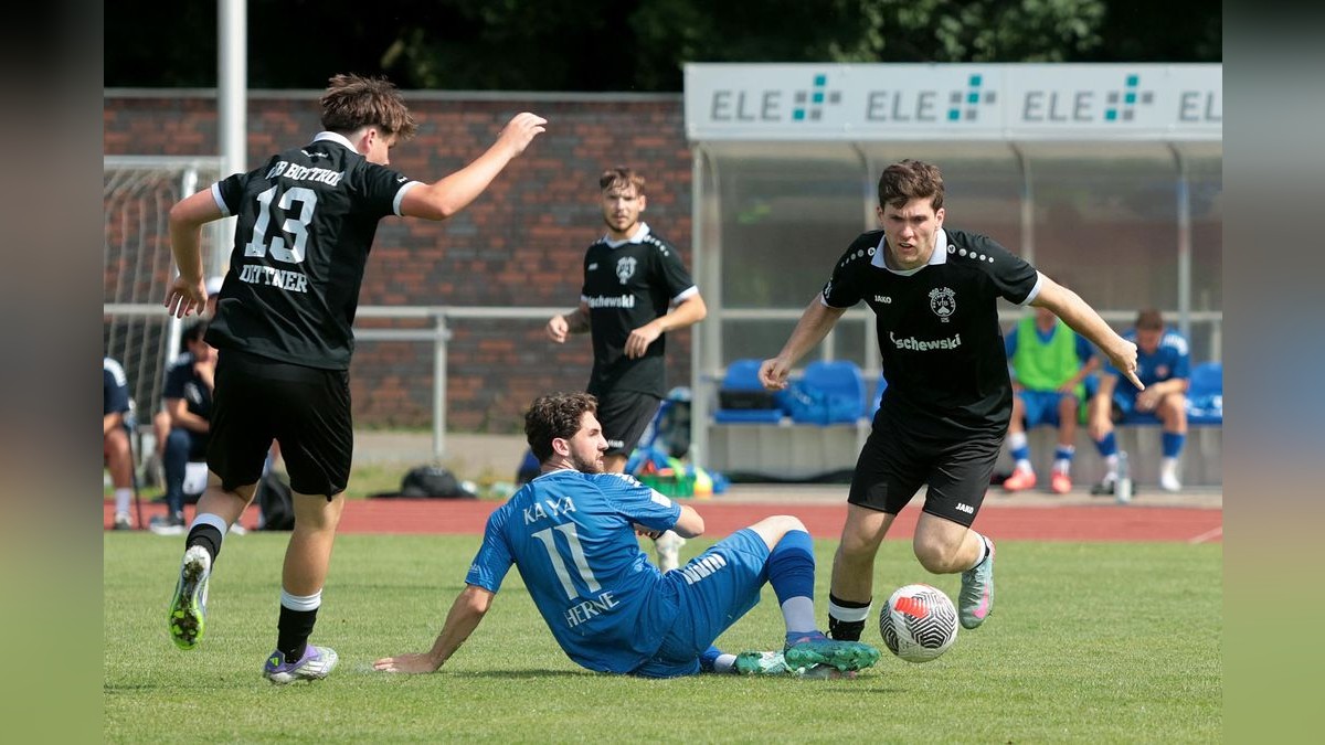 Der VfB Bottrop und der SC Westfalia Herne trennen sich in einem Testspiel 1:1 (0:0). VfB Bottrop gegen SC Westfalia Herne