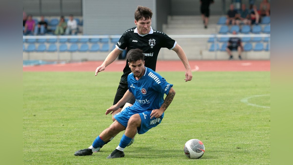 Der VfB Bottrop und der SC Westfalia Herne trennen sich in einem Testspiel 1:1 (0:0). VfB Bottrop gegen SC Westfalia Herne