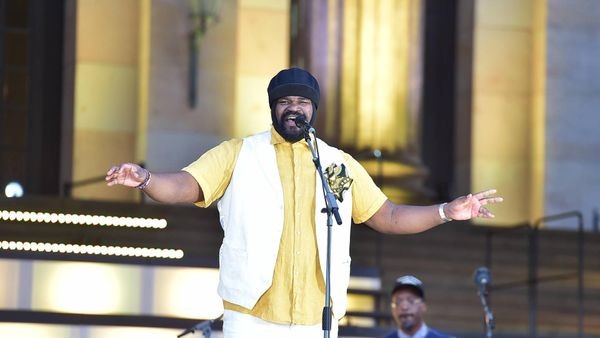 Gregory Porter navdušil na Gendarmenmarktu: Jazzovski zvezdnik ustvaril intimno vzdušje v Berlinu