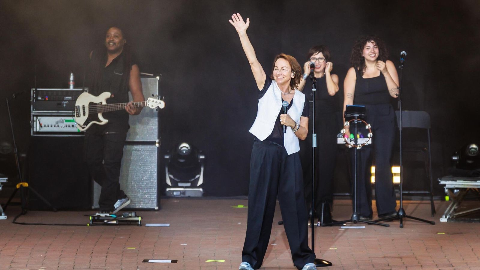 Kurzer-Schock-f-r-Weimars-Schallkultur-Gianna-Nannini-st-rzt-auf-der-B-hne