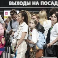 In Moskau reisen die Menschen gelassen trotz der Drohnenangriffe mit dem Flugzeug in den Urlaub. Moscow's Sheremetyevo Airport