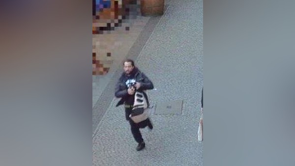 Raub in einem Optikergeschäft – Wer kennt diesen Mann?