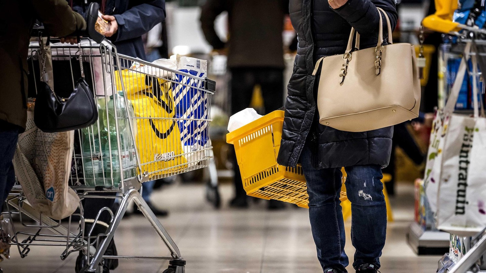 Stressfreier-Weihnachtseinkauf-Wie-man-dem-Massenandrang-im-Supermarkt-entgeht