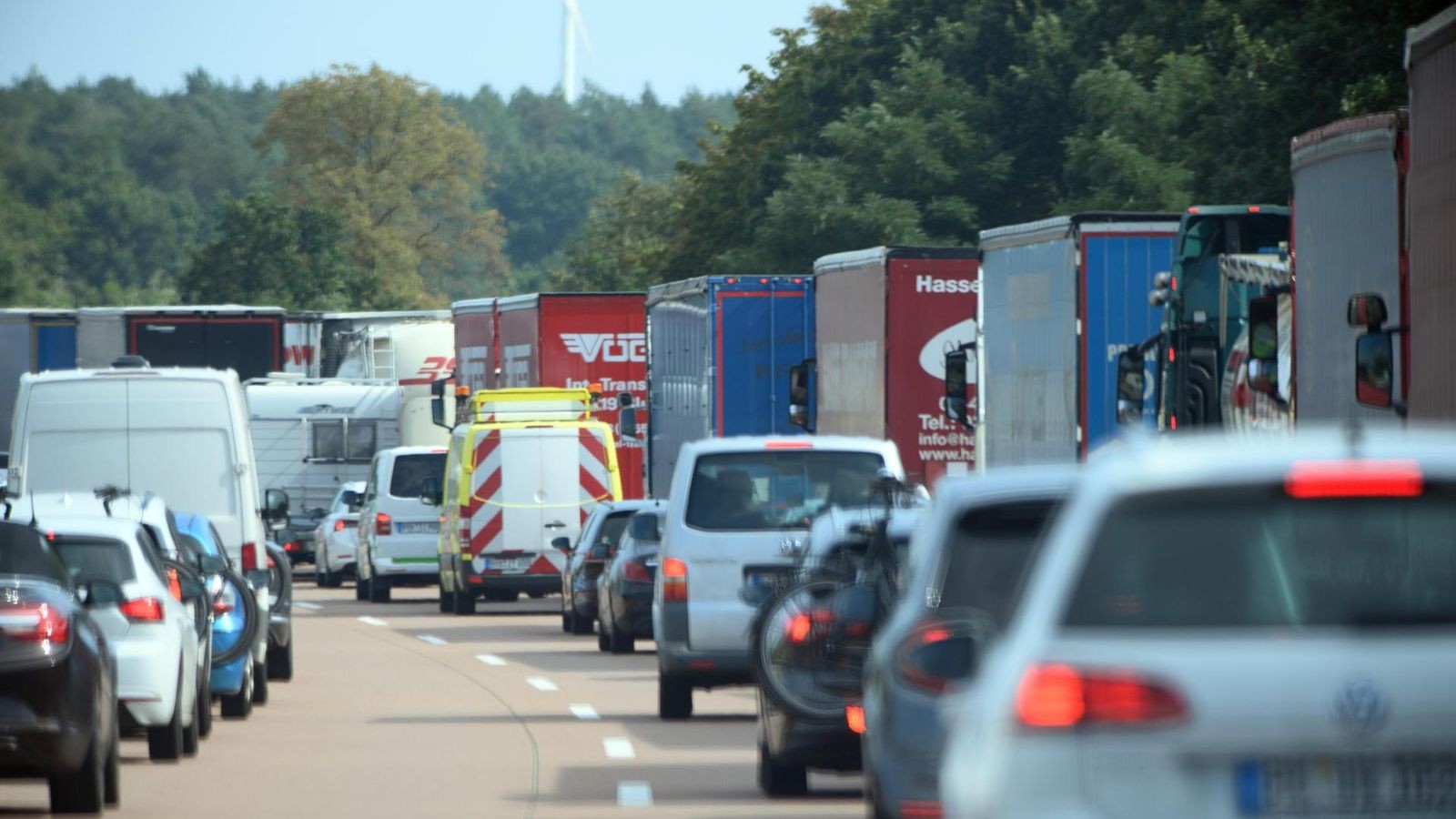 Verkehr-In-diesem-Teil-des-Unstrut-Hainich-Kreises-rollt-grad-fast-nichts-mehr