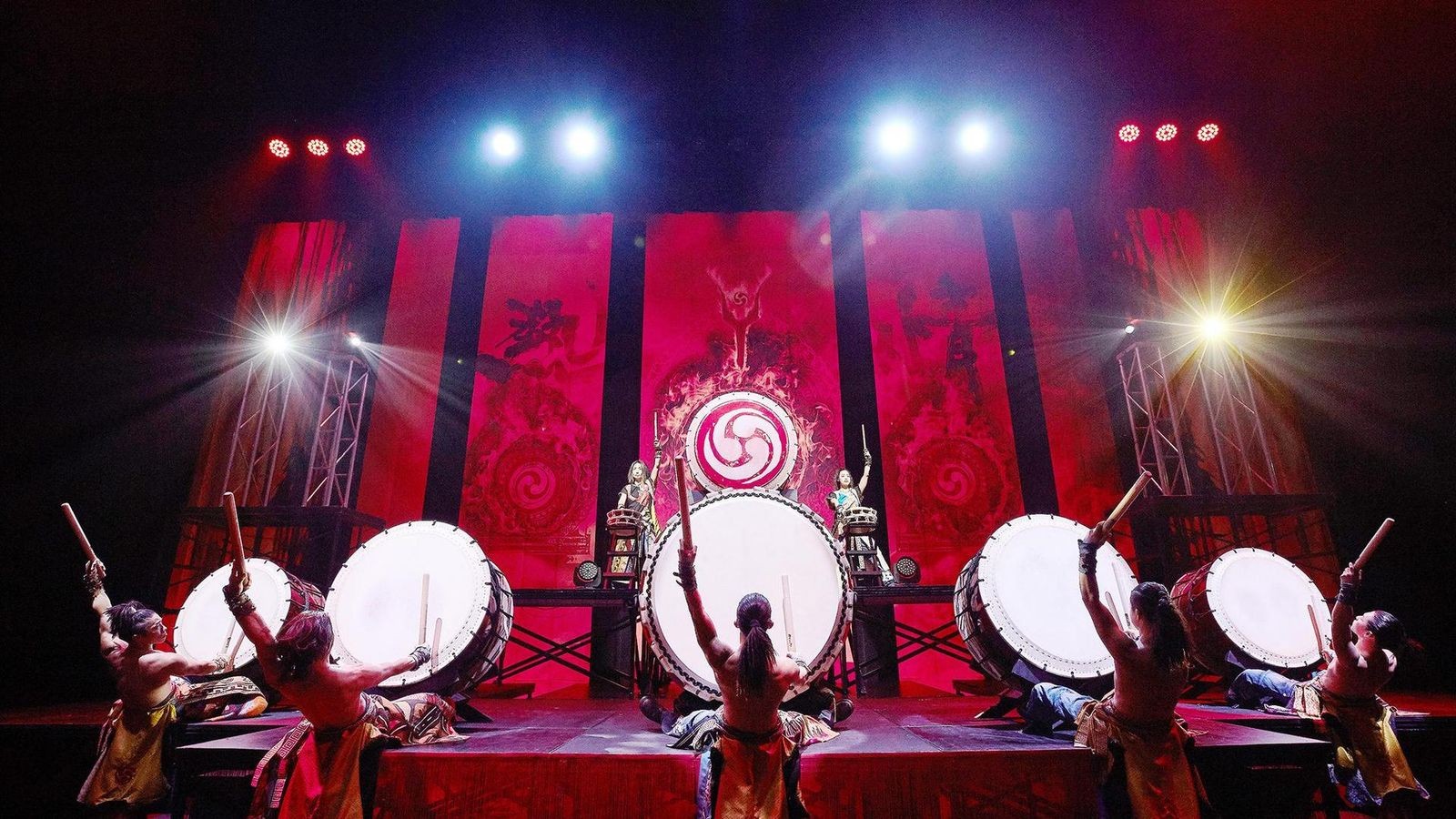 Yamato in Berlin: Atemberaubende Taiko-Show „Hito No Chikara“ im Admiralspalast – Ein Spektakel der menschlichen Stärke!