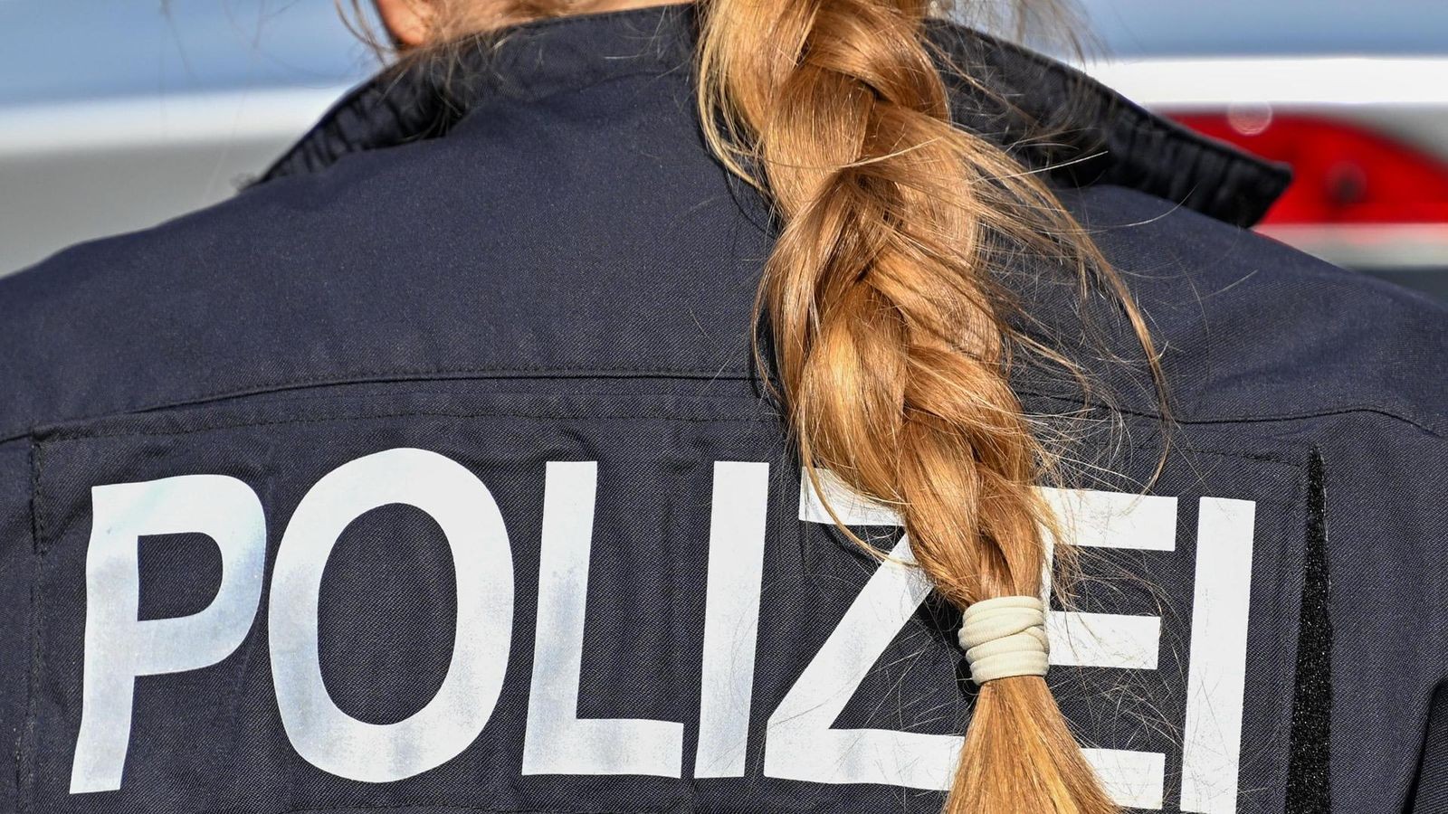 Alkoholisierter-Autofahrer-fl-chtete-in-Altenb-ren-vom-Unfallort