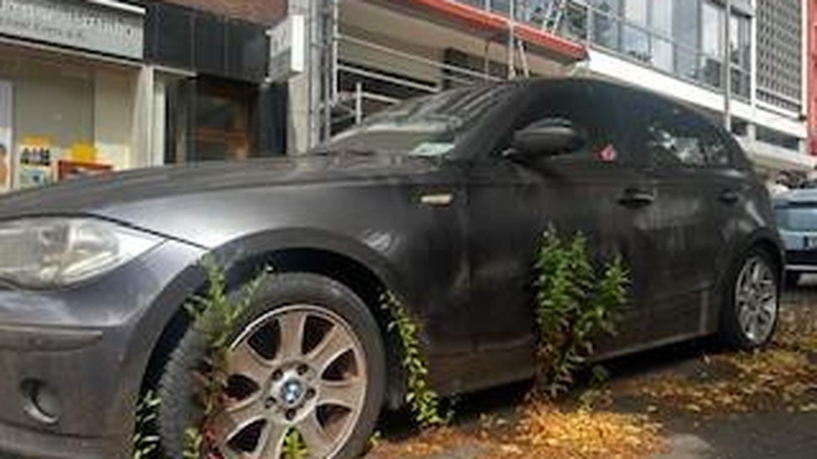 Verlassenes-Auto-steht-seit-zwei-Jahren-in-der-City-warum-