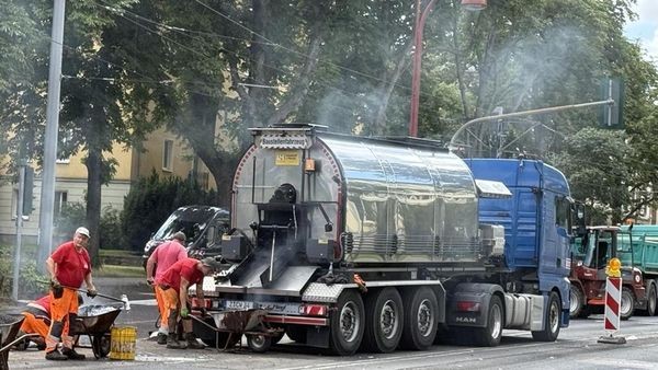 Poskusi kraje goriva v Weimarju in trčenja avtomobilov v Schwerinu