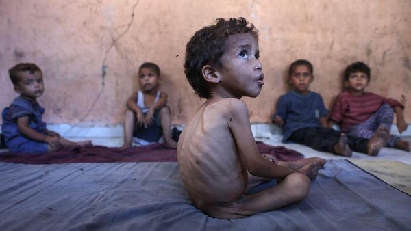 Več kot 100 humanitarnih organizacij opozorilo na kritične razmere in lakoto v Gazi