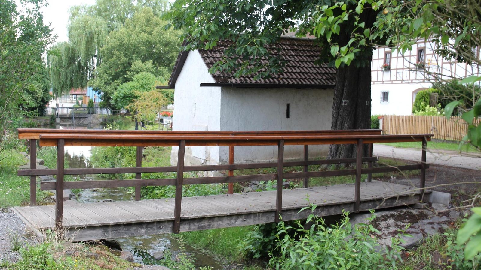 Mit-Br-cken-ist-ein-winziger-Ort-im-Saale-Orla-Kreis-viel-besch-ftigt