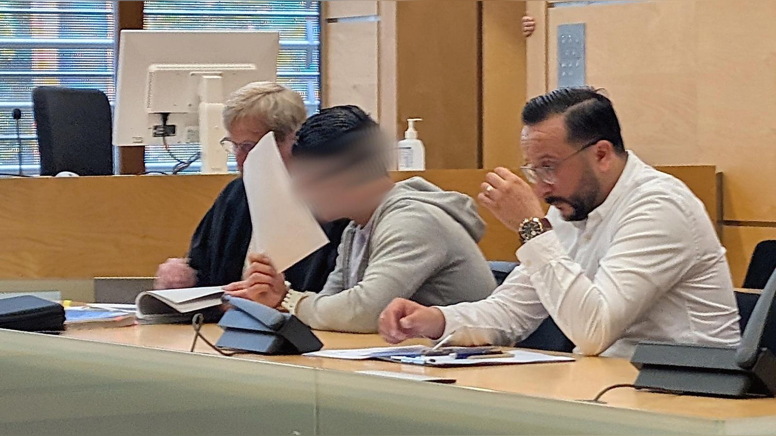 Polizeibekannter-Eisenacher-schweigt-zu-schweren-Vorw-rfen-bei-Prozessauftakt-am-Landgericht