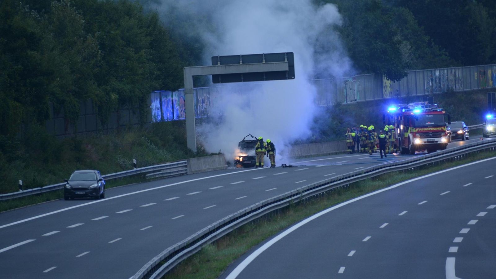 Stau-auf-A25-bei-Hamburg-brennender-Pkw-sorgt-f-r-Sperrung