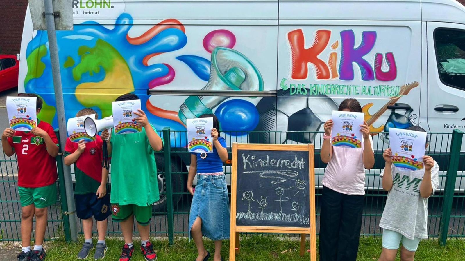 Auszeichnung-f-r-Kinderrechte-Kulturmobil-unterwegs-in-Iserlohn-