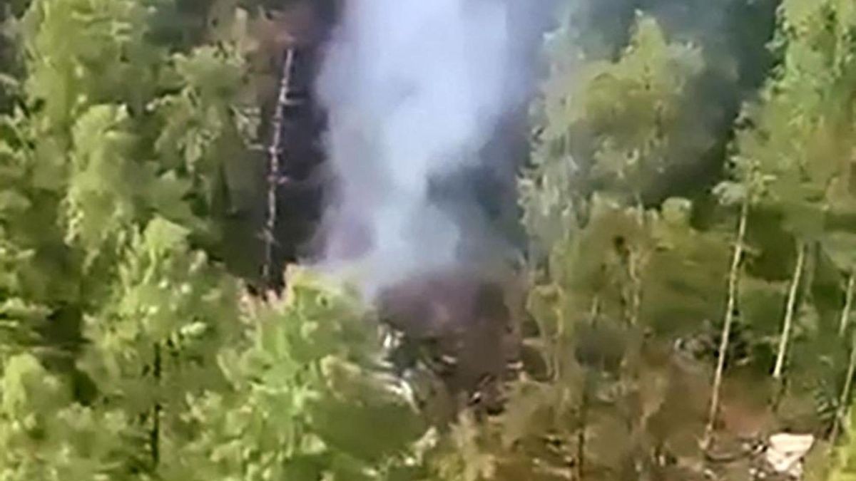 This video grab from a handout footage released by the Eastern Interregional Directorate for Transport of the Russian Investigative Committee on July 24, 2025, shows an aerial view of the crash site of the Antonov AN-24 passenger plane outside the town of Tynda in Russia's far eastern Amur region. A passenger plane carrying 49 people crashed in Russia's far eastern region of Amur on July 24, 2025, authorities said. (Photo by Handout / Investigative Committee of Russia / AFP) / RESTRICTED TO EDITORIAL USE - MANDATORY CREDIT 