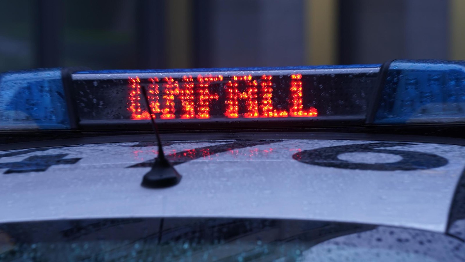 Unfall-auf-Bundesstra-e-in-Peine-mit-drei-Verletzten