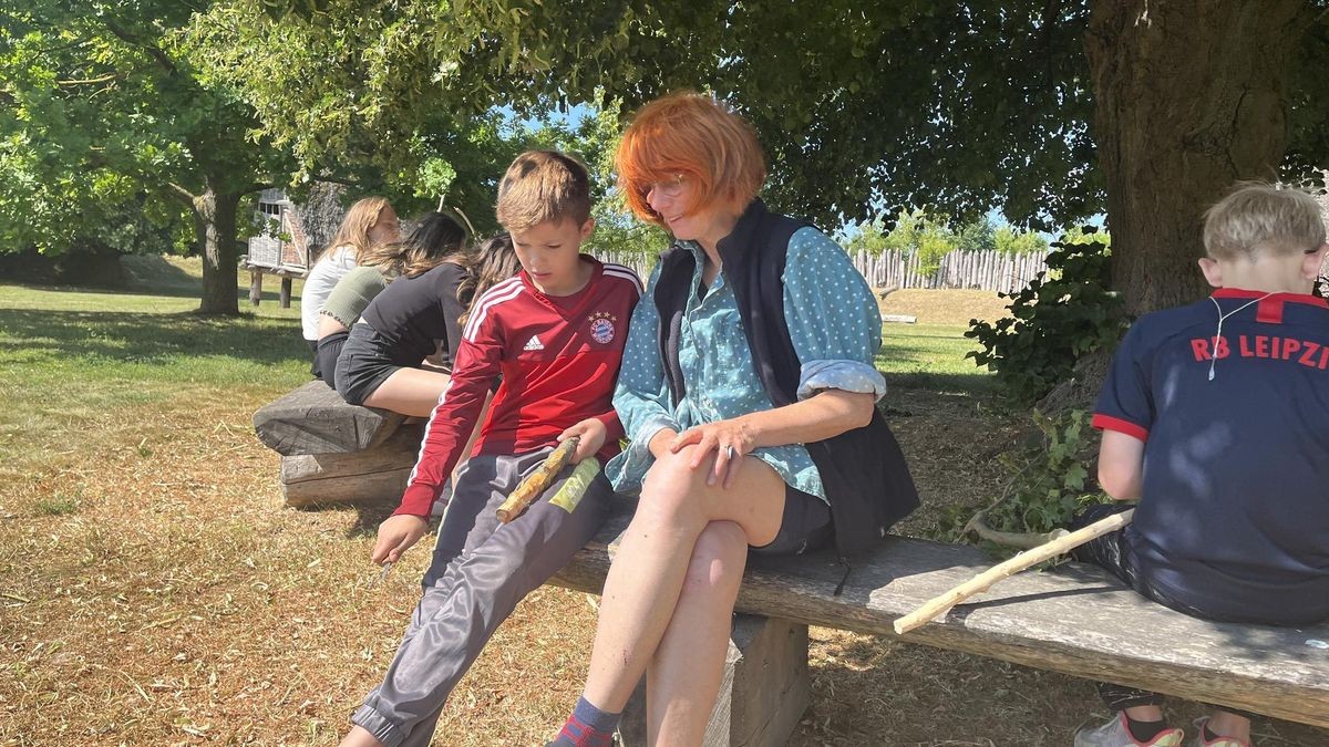 Künstler arbeiten mit Heimkindern auf der Funkenburg