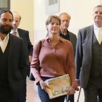 Hamburg: Christina Block mit ihren Anwälten Ingo Bott (l.) und Otmar Kury im Gericht. Christina Block und Gerhard Delling vor Gericht in Hamburg Prozess wegen mutmaßlicher Kindesentführung
